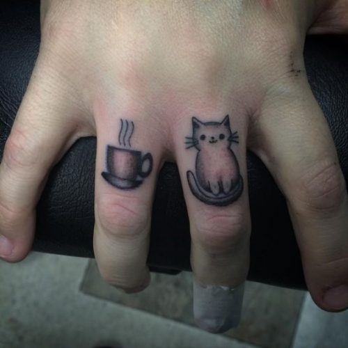 27 Cat Tattoo Ideas for the Finger