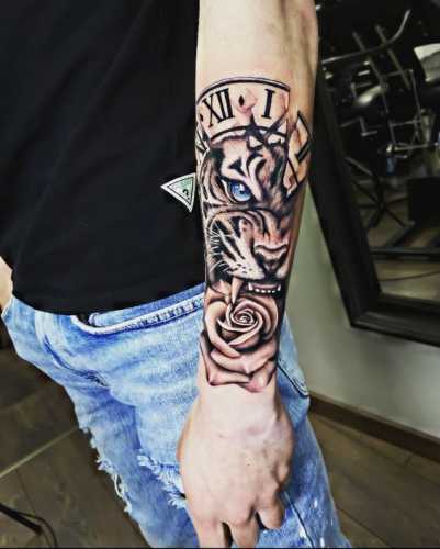 25 Tiger Tattoo on Hand Ideas