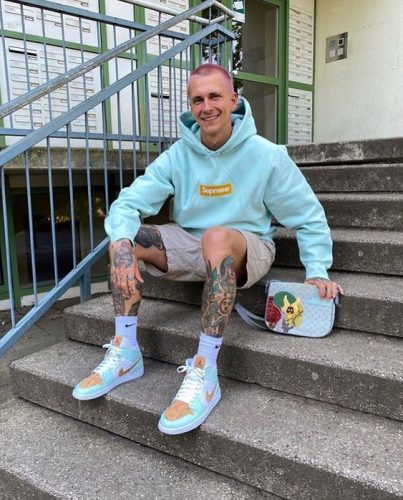 Skate into with 20 Trendy Skater Boy Outfits: From Vintage Flannel to Bold Streetwear