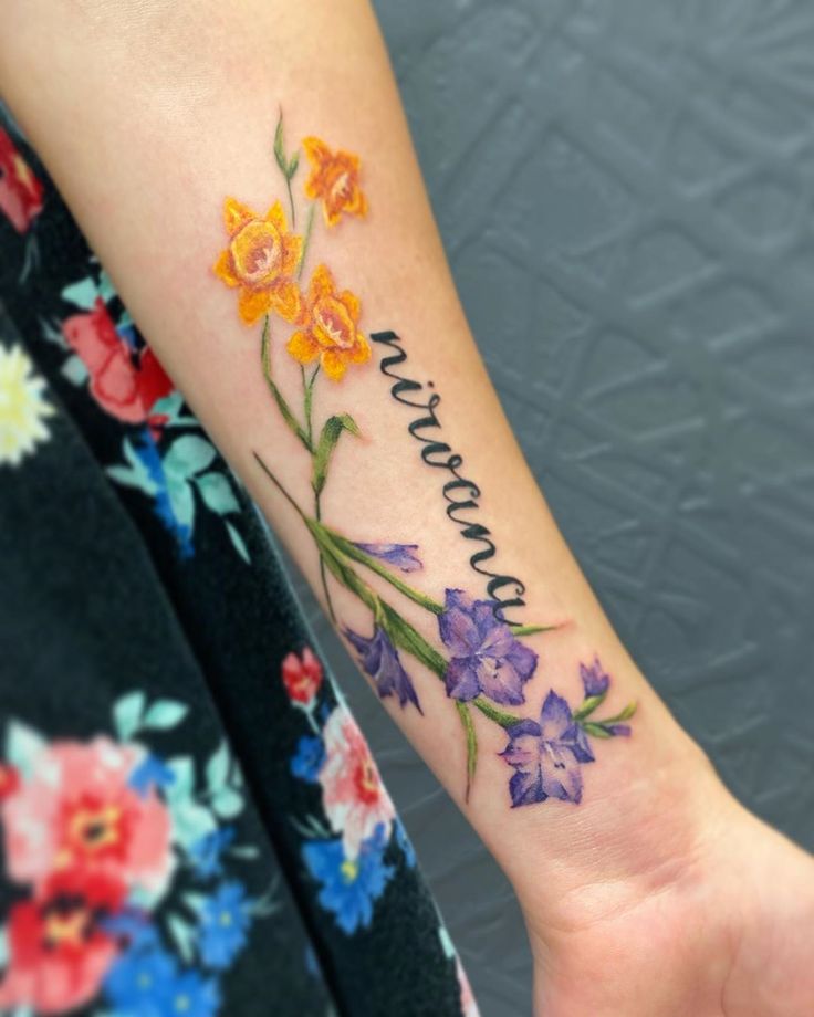30 Daffodil Tattoo Ideas : Fine Line, Traditional with Name, Birth Flower &#038; Neotraditional Design