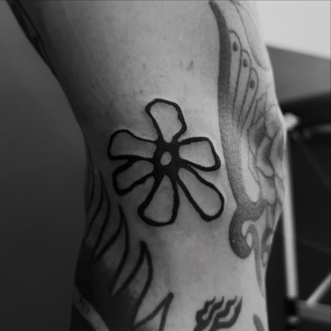 29 Filler Tattoo Ideas: Smart Ways to Close Gaps in Your Sleeve with Flowers, Snakes and Symbols