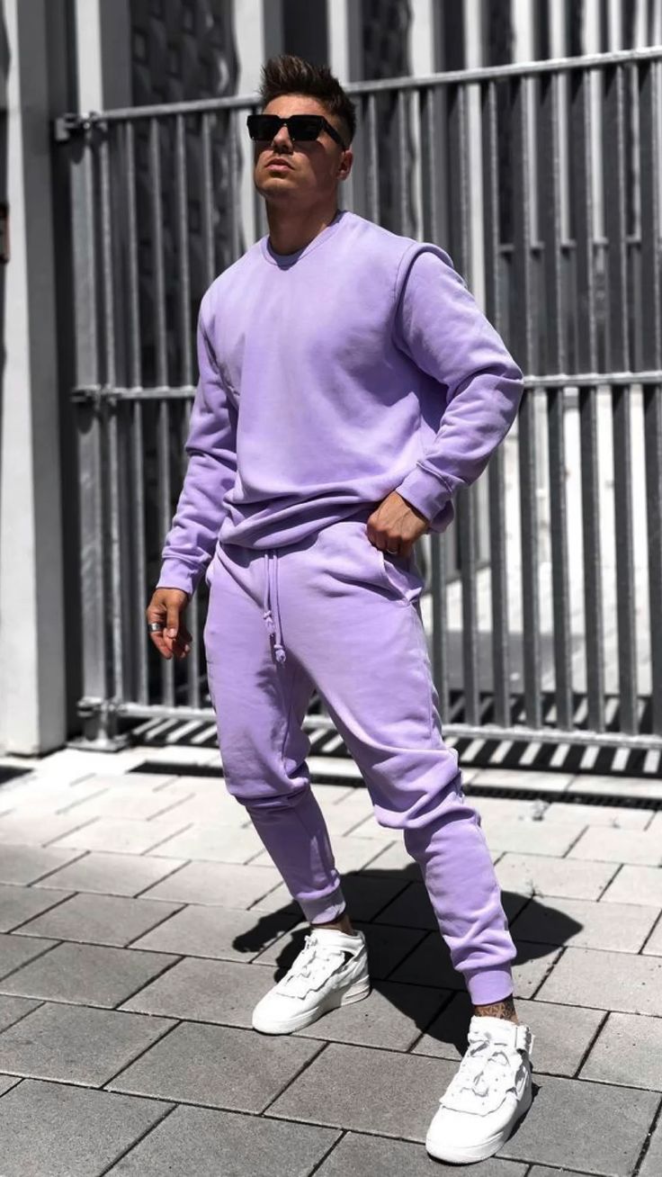 Discover &#8217;s Top 19 Men&#8217;s Sweatsuits: From Bold Graphics to Minimalist Styles &#8211; Your Ultimate Guide!