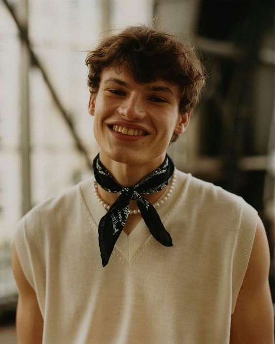 Elevate Your Style: Discover 20 Chic Men’s Outfits with Scarves for – Trendy and Timeless Looks