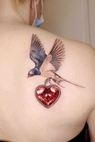 Swallow Tattoos : Discover 20 Unique and Symbolic Designs for Men and Women