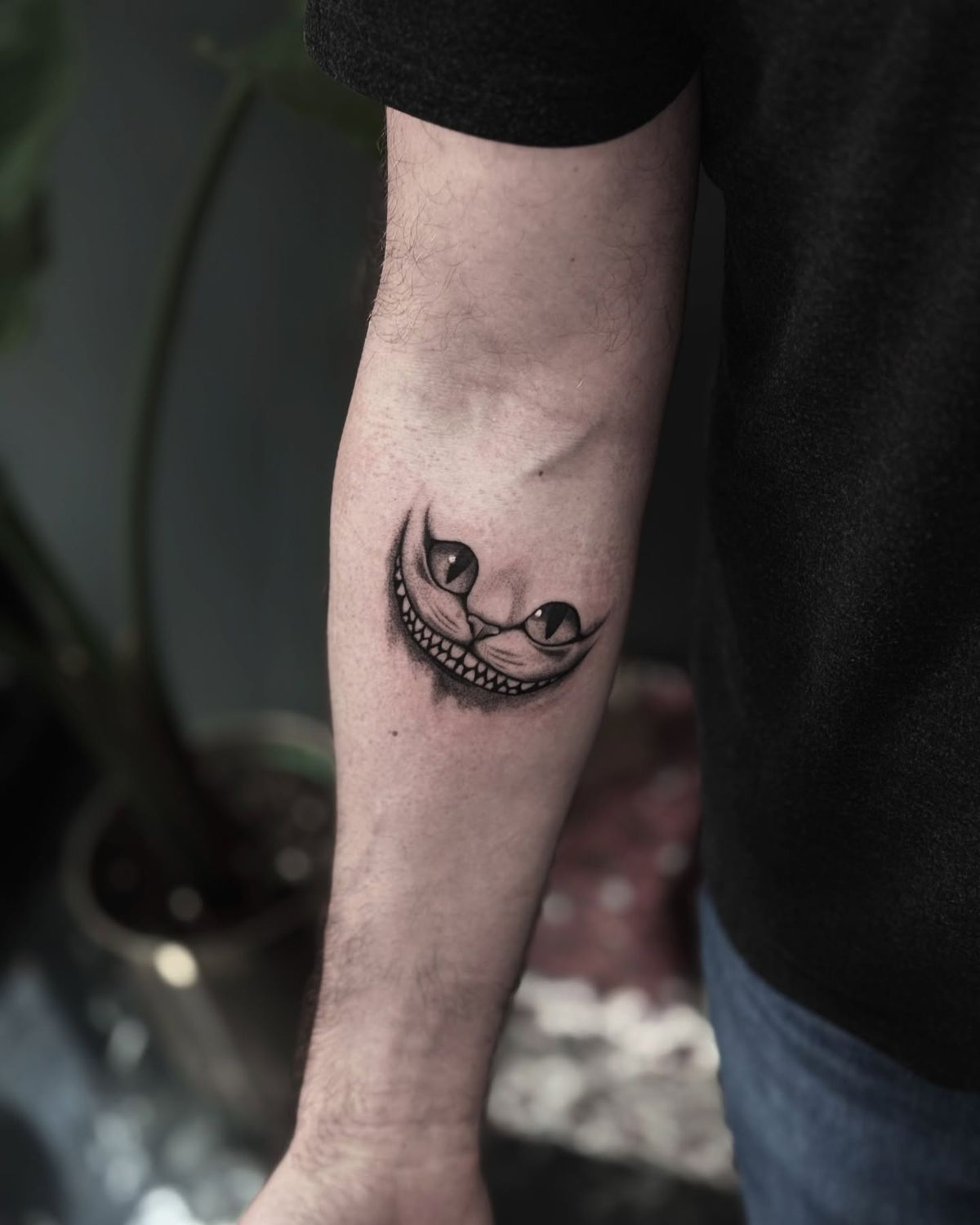 29 Cheshire Cat Tattoo Ideas: From Whimsical Grins to Dark Wonderland Symbolism