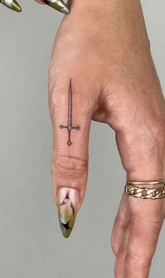 29 Knife Tattoo: Designs, Styles, and Ideas That Cut Deep Into Meaning