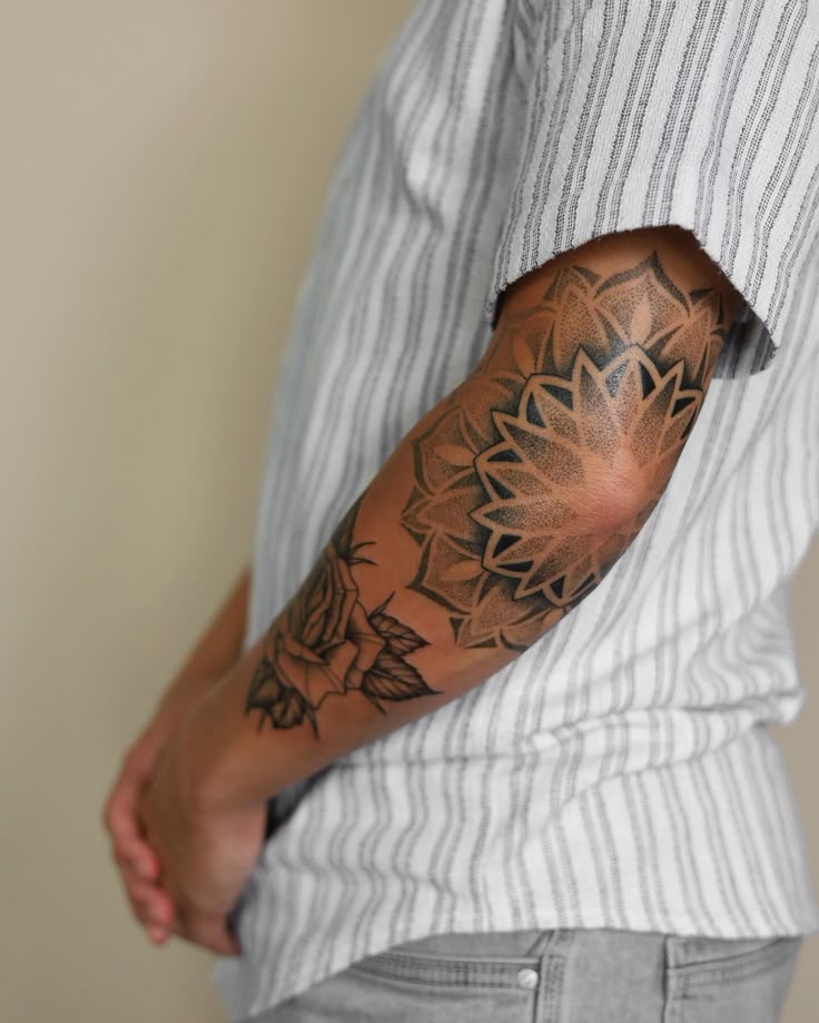 26 Ideas Mandala Tattoo: Artistic Inspiration for Ink Lovers