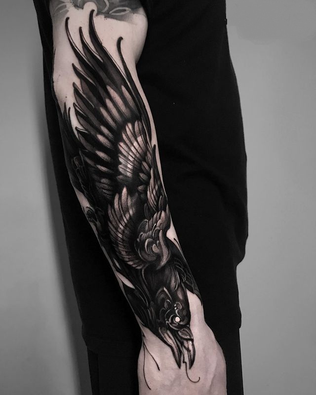 28 Unique Crow Tattoo Ideas Blackwork, Traditional, Flying, Viking, Sleeve, and Minimalist Designs