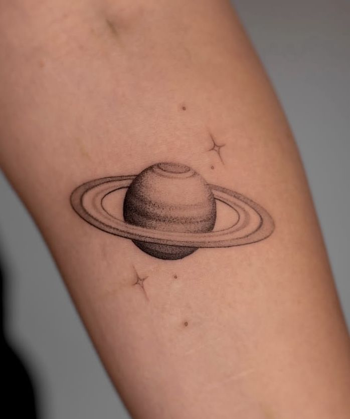 30 Saturn Tattoo Ideas: Meaning, Styles, and Real-Life Designs You ll Actually Want