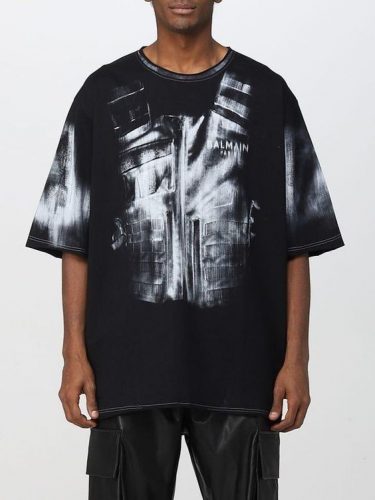 Discover the Top 20 Men’s T-Shirt Trends for : Bold Statements, Artistic Designs & More!