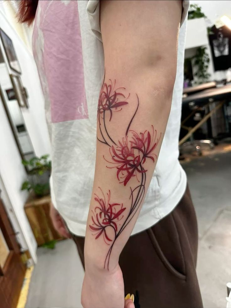 Spider Lily Tattoo 30 Ideas with Traditional Japanese Design, Arm Sleeve, Abstract Meaning