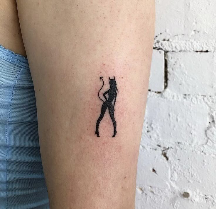 27 Black Cat Tattoo Ideas Realistic, Minimalist, Traditional & Witchy Designs