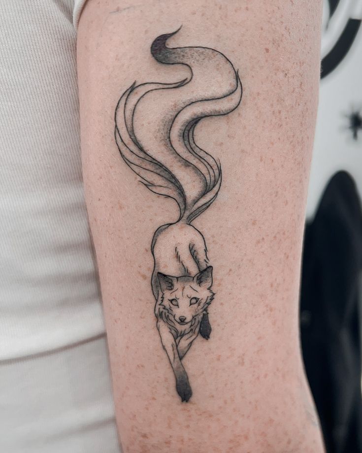 28 Fox Tattoo Ideas with Japanese Kitsune, Minimalist Sketches, Traditional Designs for Men and Women