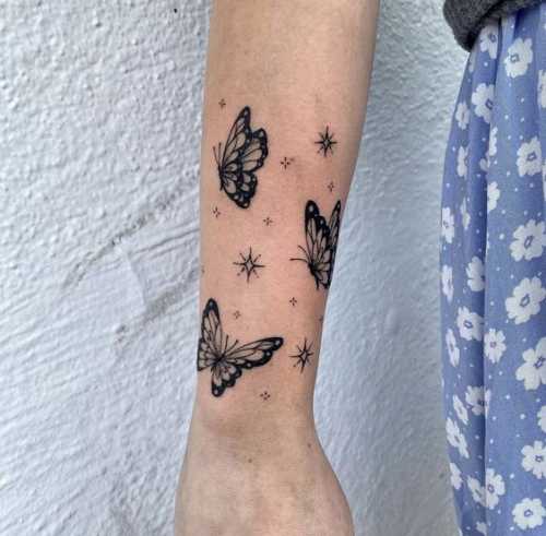 14 Wrist Wrap Tattoos for Women Ideas: Delicate and Stylish Ink