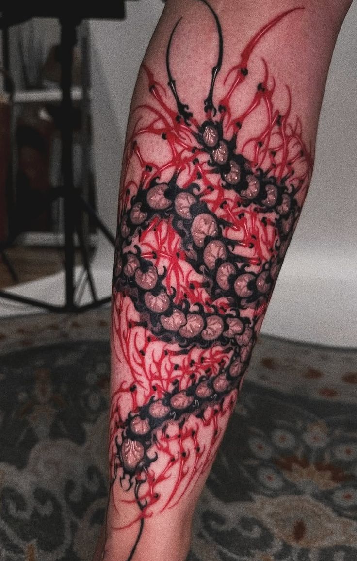 31 Centipede Tattoo Ideas : Blackwork, Traditional, Tokyo Ghoul, Spider Lily, Skull, Giant Back