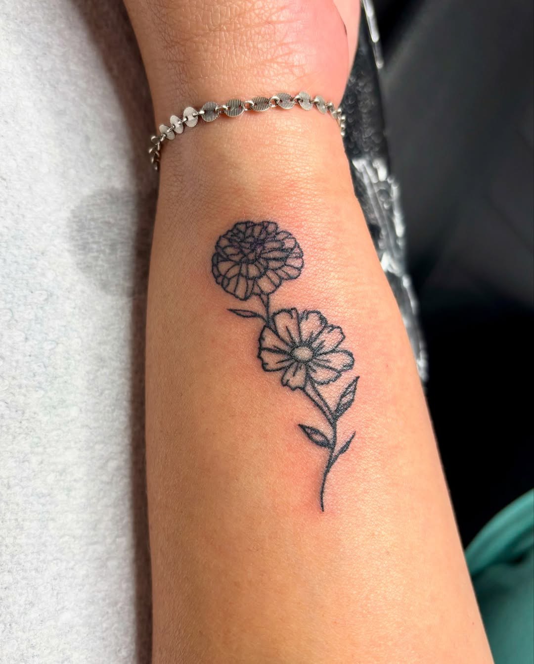 26 January Birth Flower Tattoo Ideas: Stunning Carnation and Snowdrop Designs