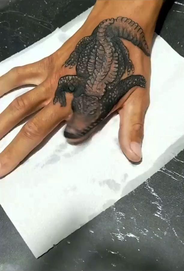 27 Ideas Hand Tattoo : Designs That Redefine Personal Expression