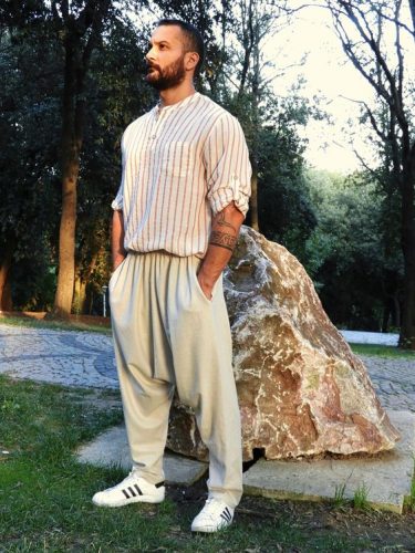 Stylish Men’s Sneaker & Pants Combinations – Top 18 Trendsetting Outfits for