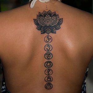 27 Delicate Spine Tattoo Ideas for Women