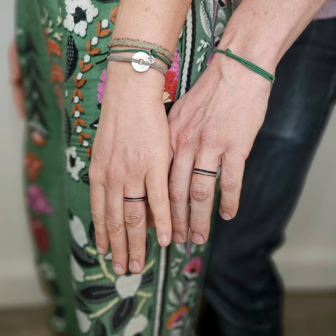 31 Ring Tattoo Ideas: Modern Bands, Meaningful Symbols & Subtle Couples Ink