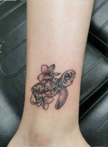 18 Small Turtle Tattoo Ideas