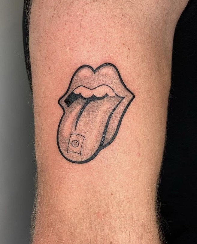 29 Lip Tattoo Ideas With Kiss Prints, Vampire Designs, Color Ideas, Shading, Placement Tips