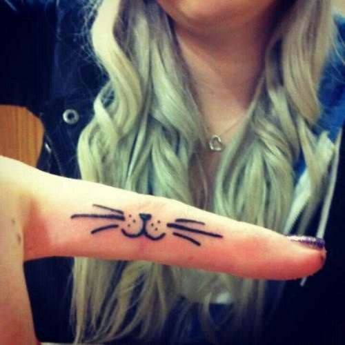 27 Cat Tattoo Ideas for the Finger