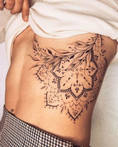 19 Captivating Rib Tattoo Ideas for Women