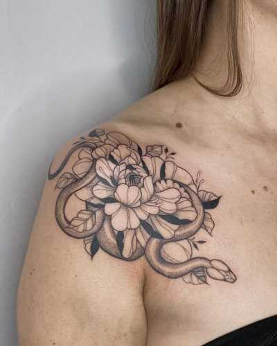 21 Snake Shoulder Tattoos Ideas for Bold Expressions