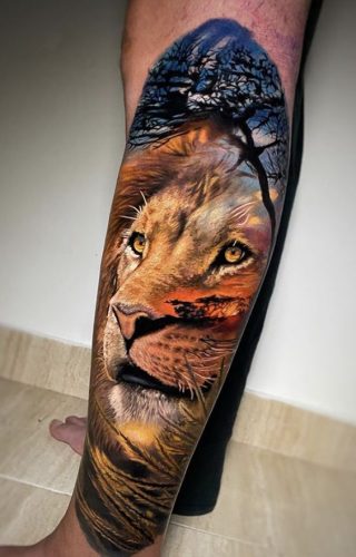 Vibrant and Striking: 19 Lion Tattoo with Color Ideas
