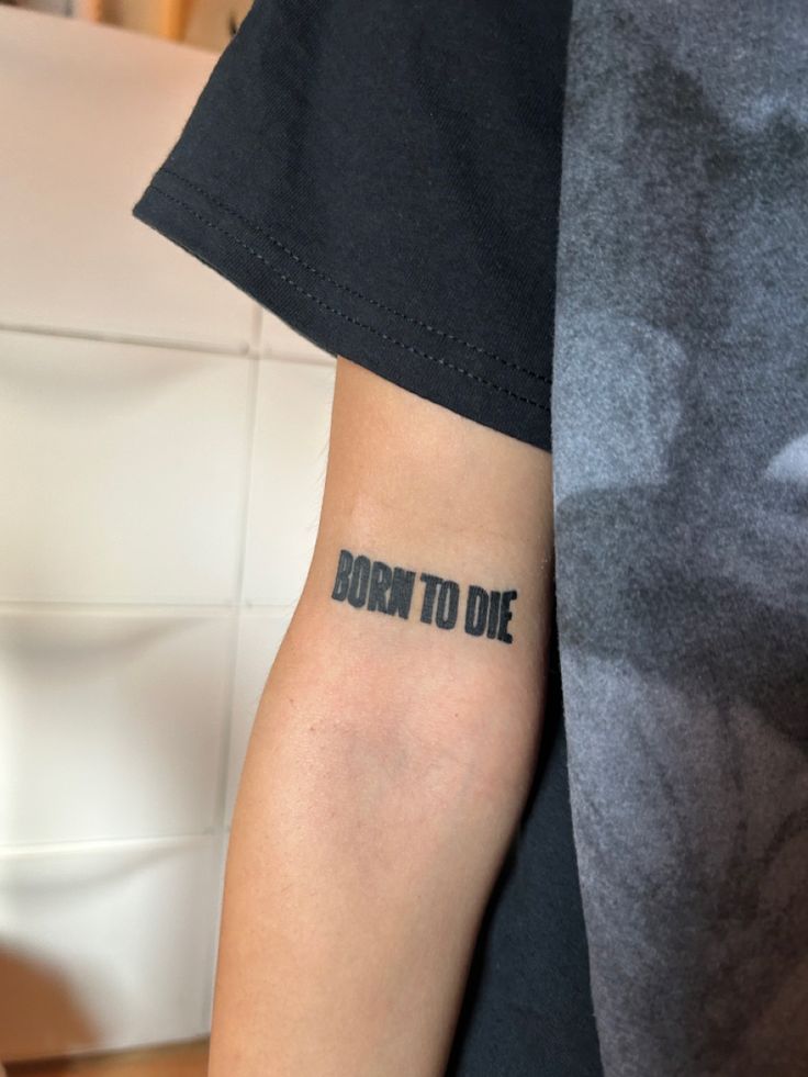 30 Born to Die Tattoo Ideas : Aesthetic Lettering, Stomach and Collarbone Placement