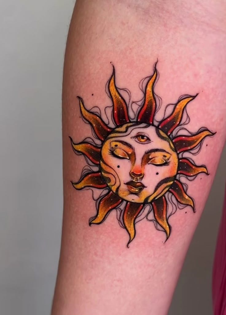 25 Sun Tattoo Ideas  for Men &#038; Women: Unique Designs &#038; Abstract Styles