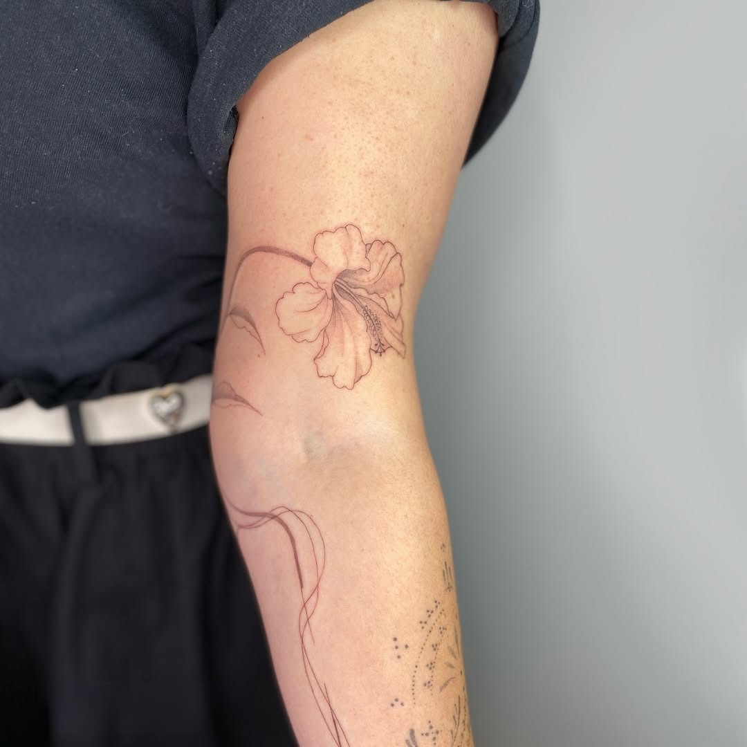 Hibiscus 27 Tattoo Ideas with Sleeve, Shoulder, Arm, Thigh &#038; Back Designs