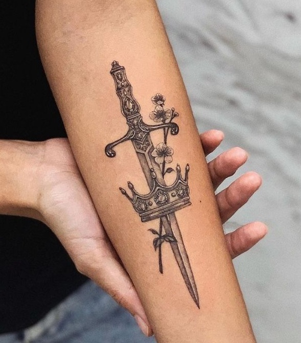 30 Dagger Tattoo Ideas : Neotraditional, Fine Line, Gothic, Butterfly, Panther, Fantasy Designs