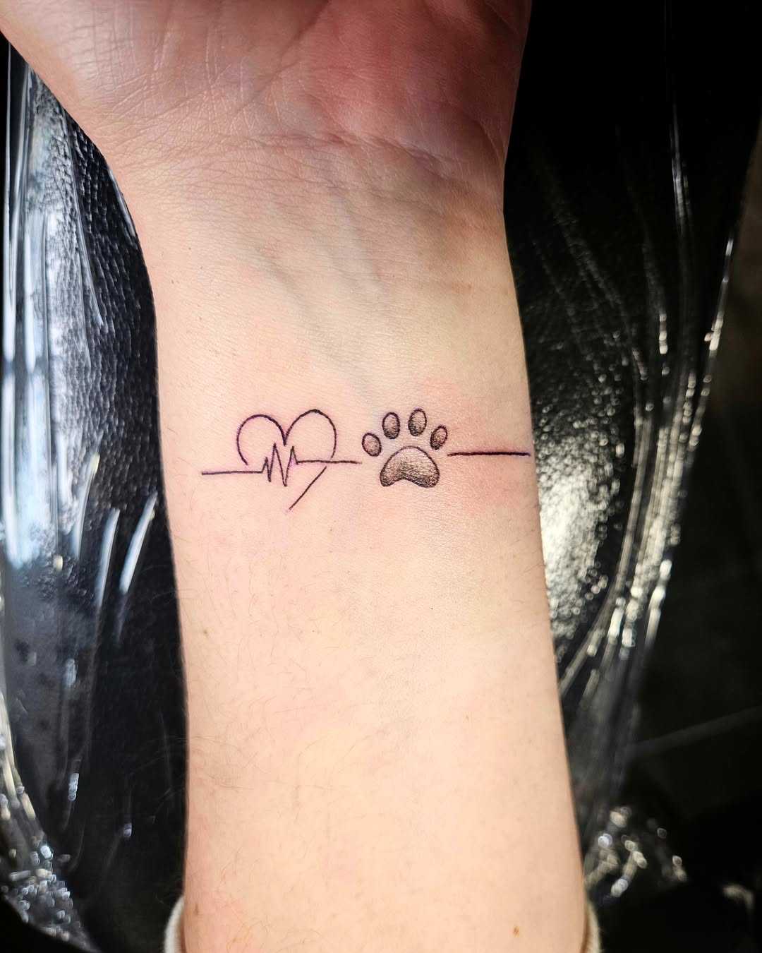 30 Heartfelt Dog Memorial Tattoo Ideas: Unique Paw Prints, Fine Line Portraits & Tiny Tributes
