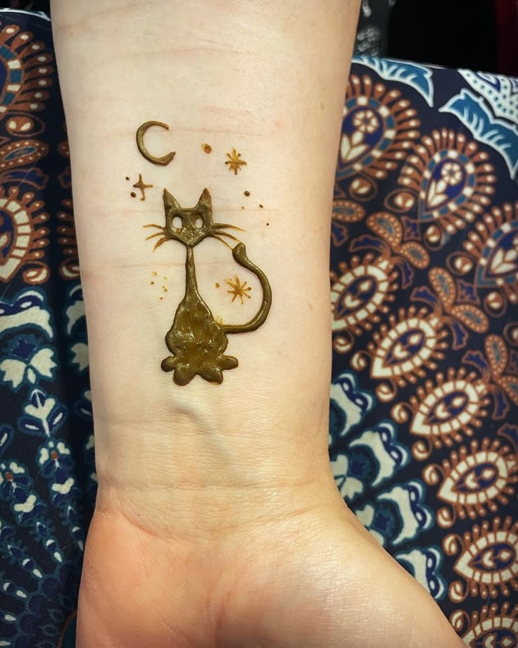 28 Stunning Henna Tattoo Designs for Hand, Arm, Back, and Leg Simple, Cute, Aesthetic Ideas