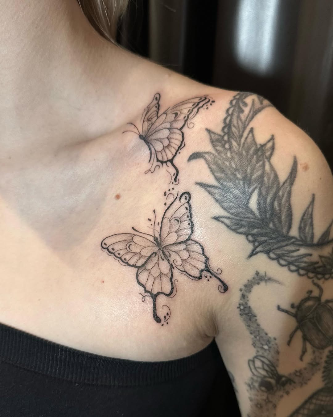 27 Collarbone Tattoo Ideas With Minimalist, Floral, Color, and Fine Line Designs