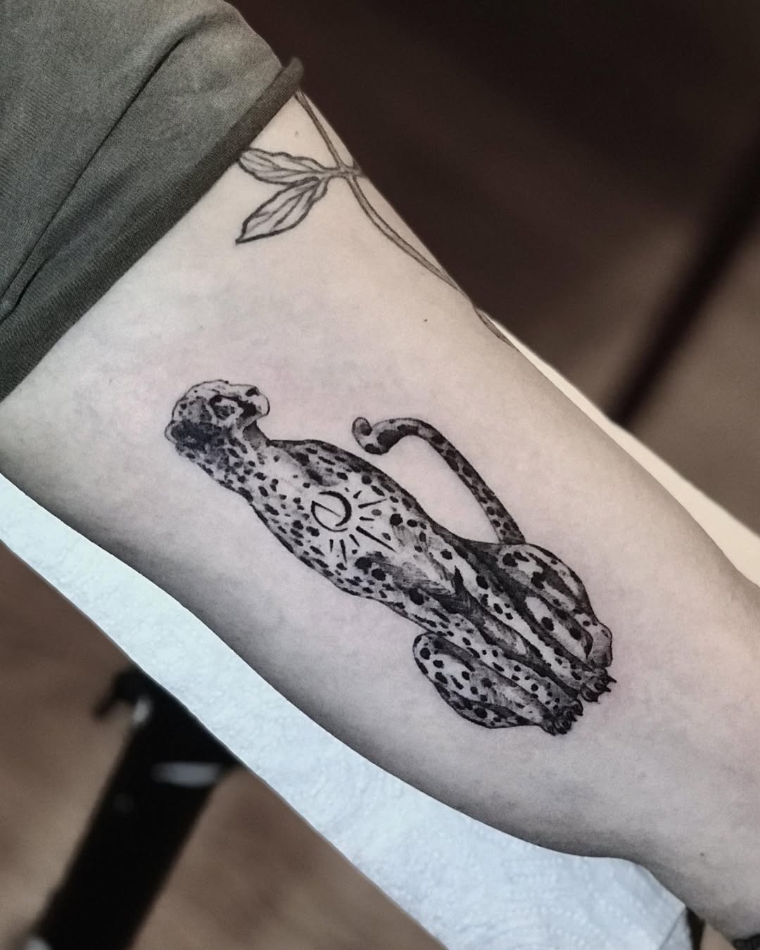 26 Iner Bicep Tattoo Ideas for Men and Ladies – Scheme from Top level Line, Authentication