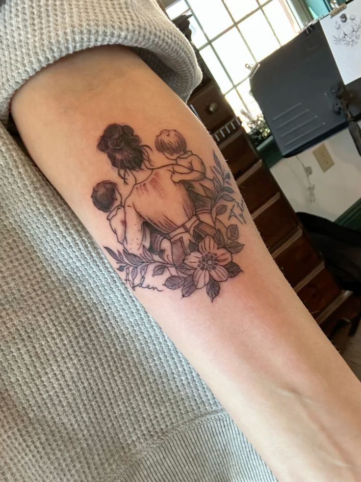 Mom Tattoos Ideas : Fresh Tattoos Ideals of Daughter, Son, Traditional, Simple, and Grief Inkige