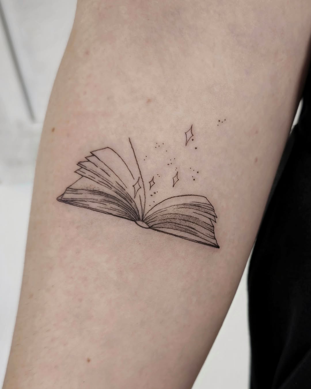 30 Book Tattoo Ideas: From Tiny Linework to Fantasy-Fueled Sleeves