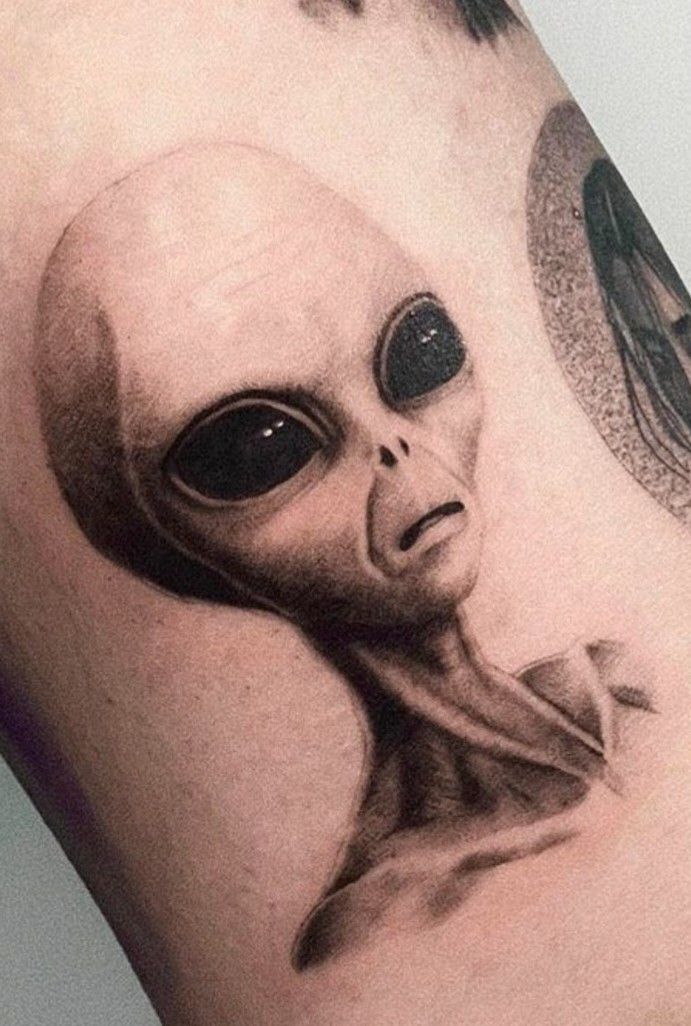 28 Alien Tattoo Ideas : From Xenomorph Stencil Designs to Trippy Flash, Cute Tattoos