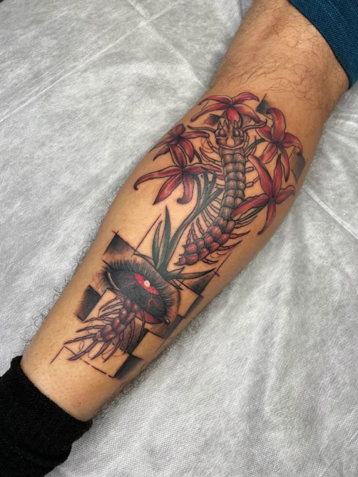 31 Centipede Tattoo Ideas : Blackwork, Traditional, Tokyo Ghoul, Spider Lily, Skull, Giant Back