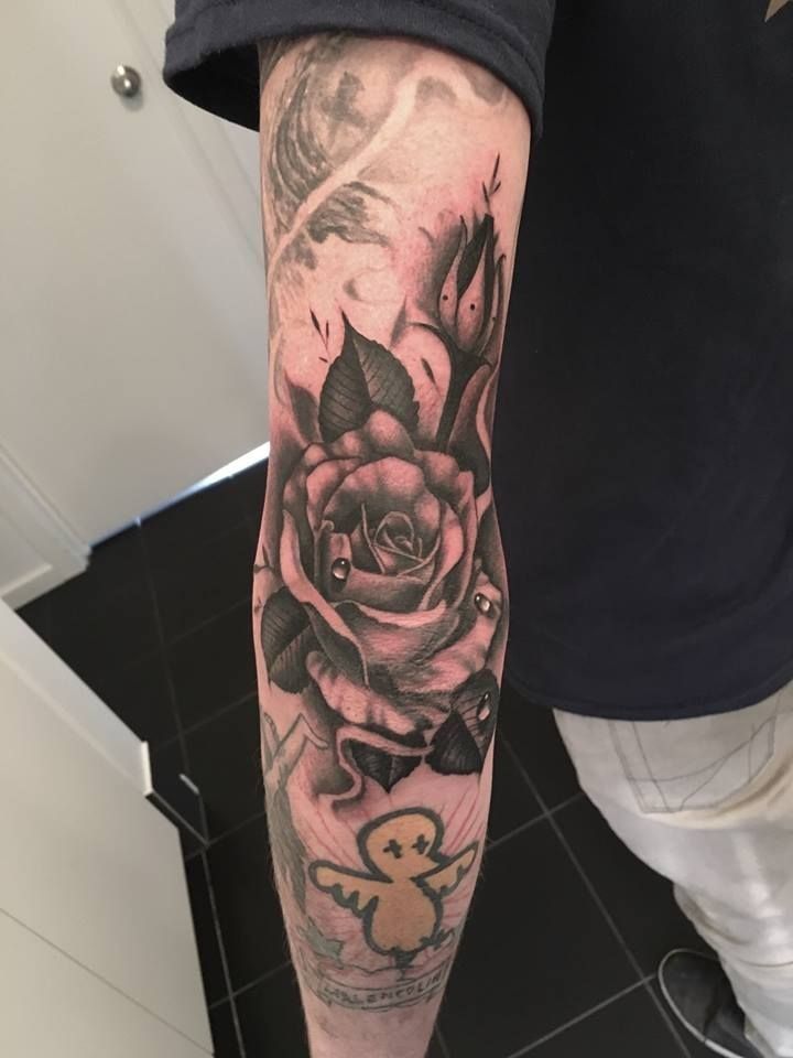 25 Unique Rose Tattoo Ideas for Men and Women with Traditional, Realistic, and Fine Line Design