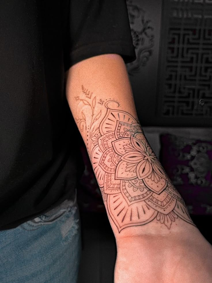26 Ideas Mandala Tattoo: Artistic Inspiration for Ink Lovers