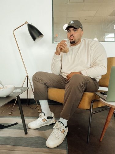 Ultimate Guide: 17 Trendsetting Men’s Sneakers and Chinos Combos for Effortless Style