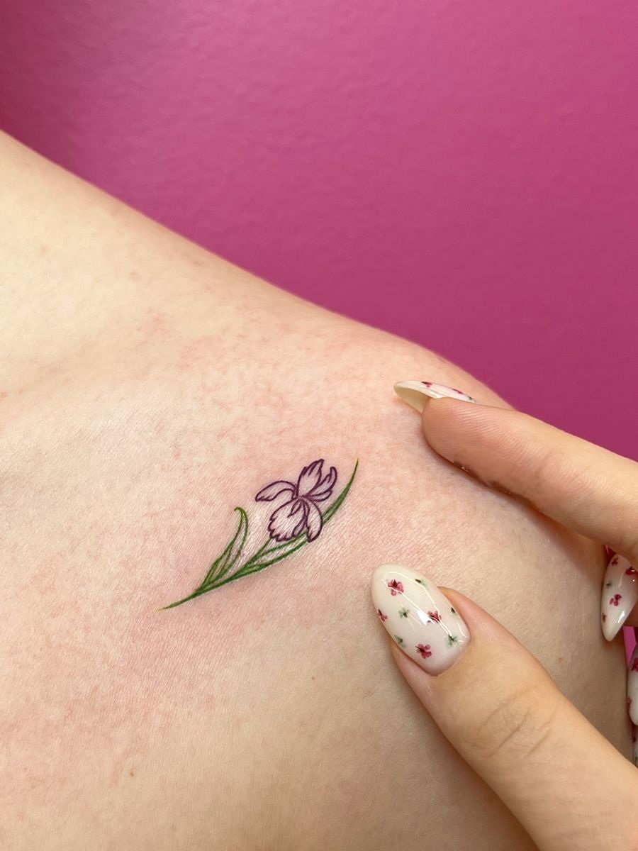 26 February Birth Flower Tattoo: Stunning Designs Inspired by Violets and Iris