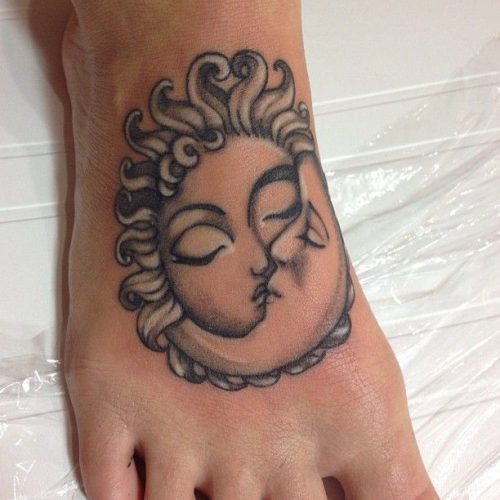 29 Striking Foot Tattoo Ideas for Women