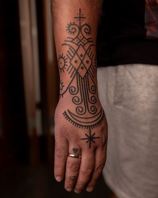 Discover ’s Top 20 Symbolic Hand Tattoos: Chinese, Viking, Om, Anarchy & More – Get Inspired!
