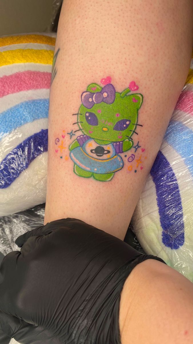 Hello Kitty Tattoo 29 Ideas for Women, Men & Couples Sleeve, Fine Line, Y2K, Cien Pies & More