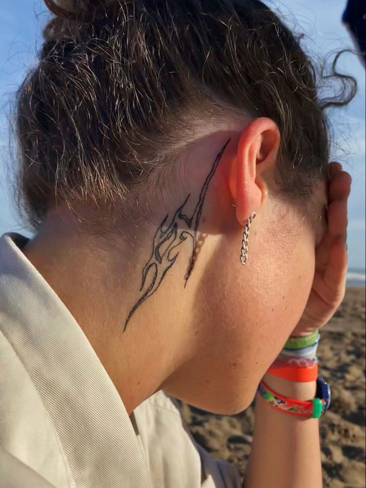 24 Ideas for Behind-the-Ear Tattoos: Creative and Inspiring Designs for Every Style